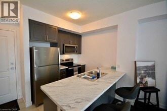 450 Dundas St E in Waterdown, ON - Building Photo - Building Photo