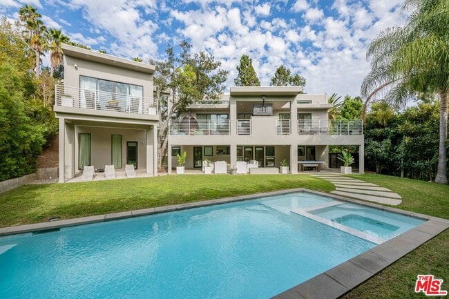 1085 Carolyn Way in Beverly Hills, CA - Building Photo - Building Photo