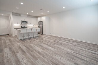 28639 Jardineras Dr in Santa Clarita, CA - Building Photo - Building Photo