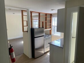 145 Main St, Unit 2 in Newmarket, NH - Building Photo - Building Photo