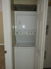 215 Lake Brook Cir, Unit 201 in Brandon, FL - Building Photo - Building Photo