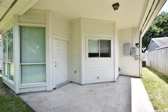 5830 Hornwood Dr in Houston, TX - Foto de edificio - Building Photo