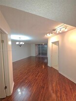 10451 W Broward Blvd in Plantation, FL - Building Photo