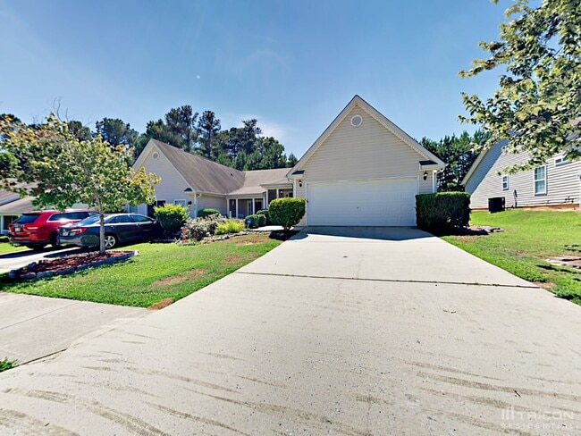 2177 Red Oak Cir in Union City, GA - Building Photo - Building Photo
