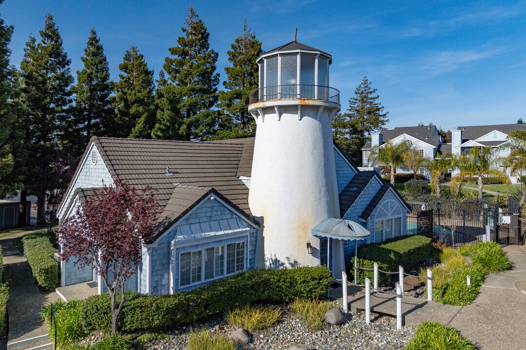 Lighthouse Condominiums in Vallejo, CA - Building Photo