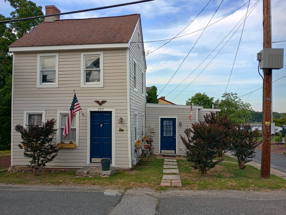 307 2nd St in Chesapeake City, MD - Building Photo