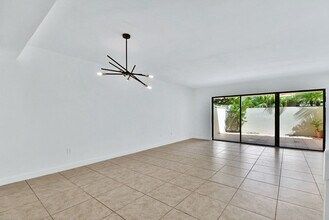 3501 Magellan Cir in Aventura, FL - Foto de edificio - Building Photo
