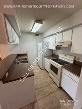 5323 Summerlin Rd in Ft. Myers, FL - Building Photo - Building Photo
