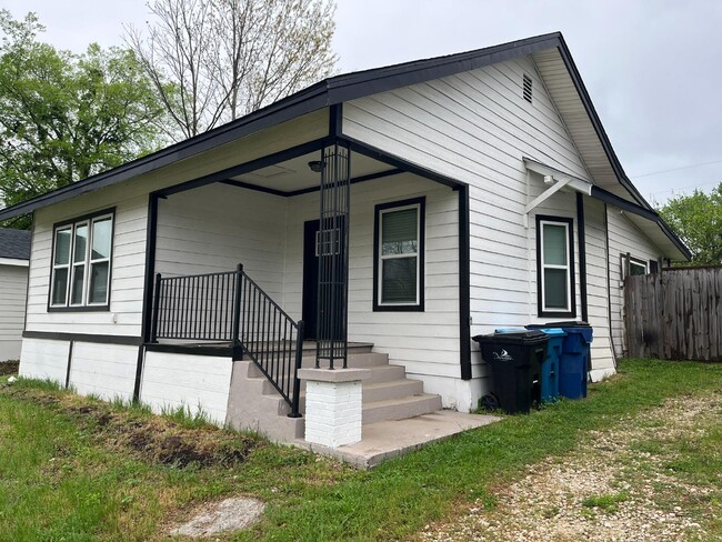 1515 W Woodard St in Denison, TX - Building Photo - Building Photo