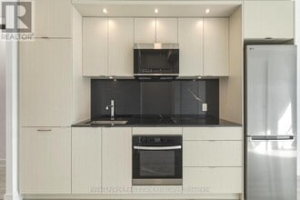 60 Central Park Roadway in Toronto, ON - Building Photo - Building Photo