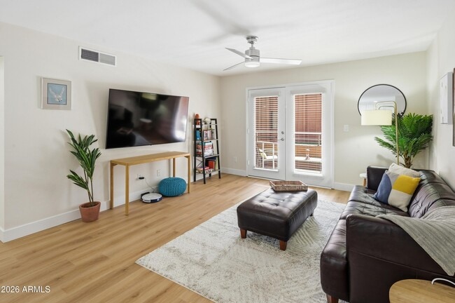 4704 E Paradise Village Pkwy N in Phoenix, AZ - Foto de edificio - Building Photo