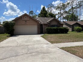 7820 Collins Ridge Blvd E in Jacksonville, FL - Building Photo