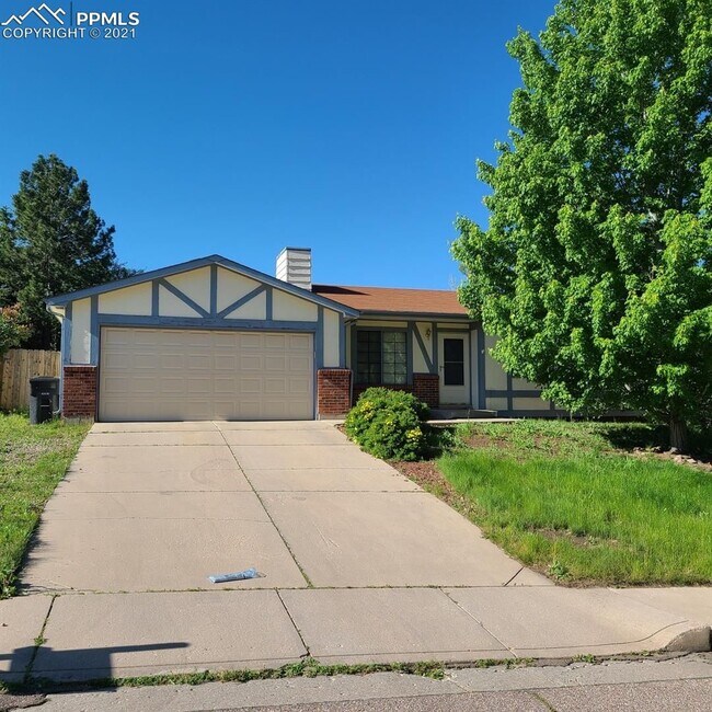 1973 Timberline Dr in Colorado Springs, CO - Foto de edificio - Building Photo