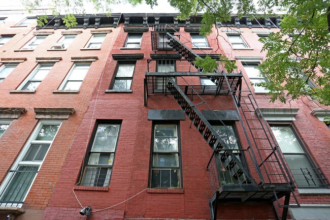 315 E 6th St in New York, NY - Building Photo - Building Photo