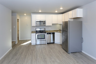 Red Door Townhomes - Downtown Moorhead! in Moorhead, MN - Building Photo - Interior Photo