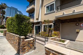 Condominiums in Los Angeles, CA - Building Photo - Building Photo