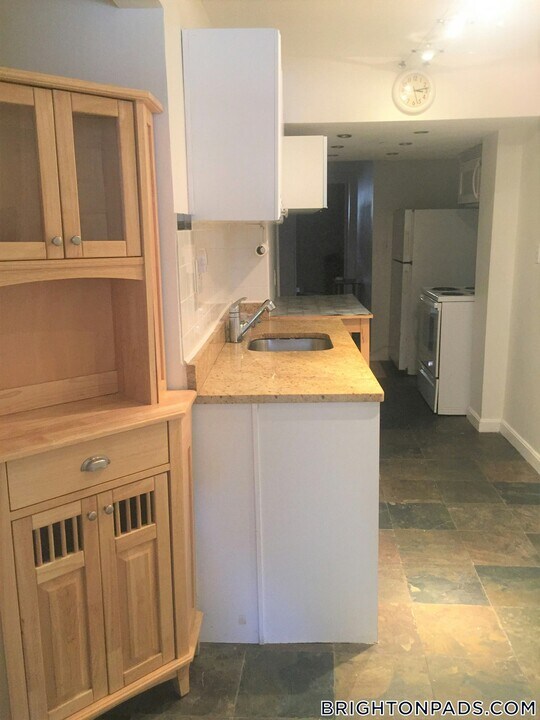 137 Chiswick Rd in Boston, MA - Building Photo