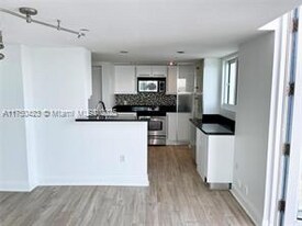 7600 Collins Ave, Unit # 1013 in Miami Beach, FL - Building Photo