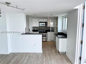 7600 Collins Ave, Unit # 1013 in Miami Beach, FL - Building Photo