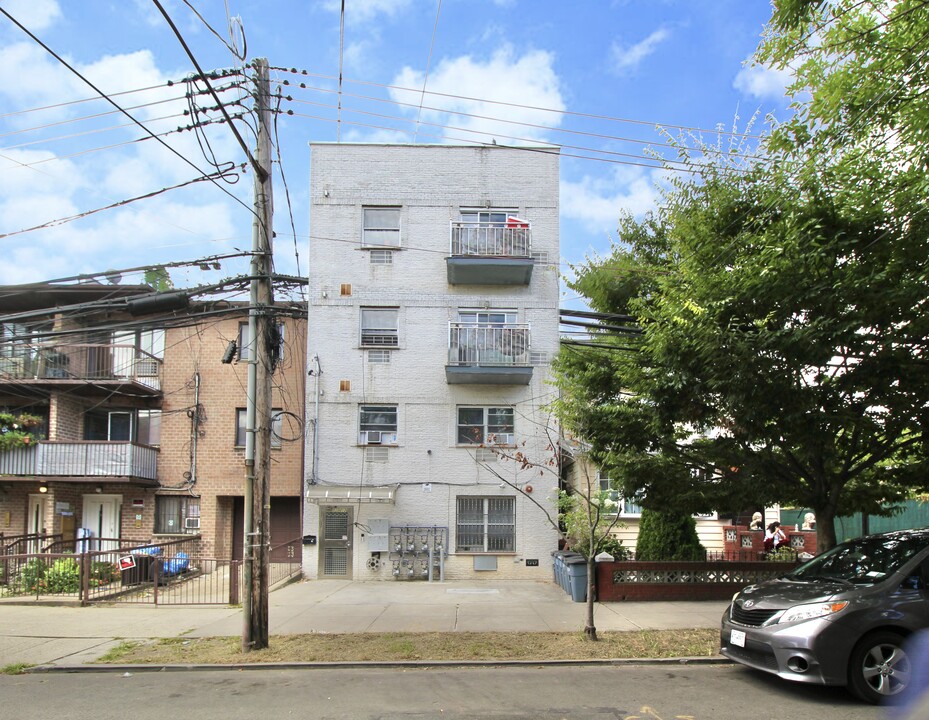 52-12 102nd St in Corona, NY - Building Photo