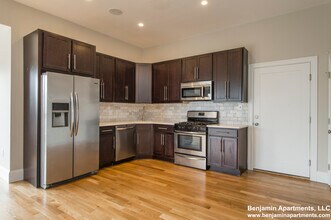 227 D St, Unit 5 in Boston, MA - Foto de edificio - Building Photo