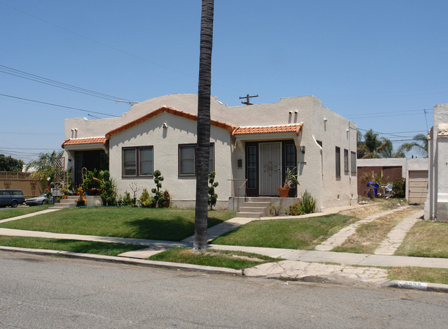 3695 Bancroft St in San Diego, CA - Building Photo - Building Photo