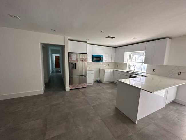 4546 SW 51st St in Fort Lauderdale, FL - Building Photo - Building Photo
