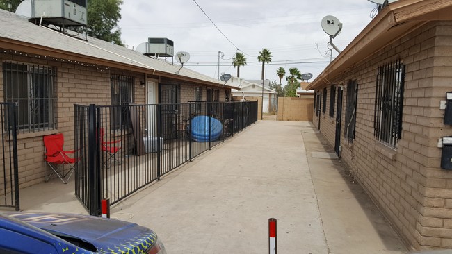 Madison Falls Apartments in Phoenix, AZ - Building Photo - Building Photo