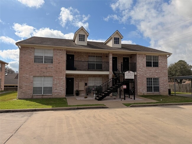 2300 Stone Hollow Dr