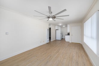 2266 Cazador Dr in Los Angeles, CA - Building Photo - Interior Photo