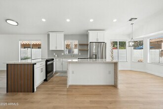 9829 W Mohawk Ln in Peoria, AZ - Building Photo - Building Photo