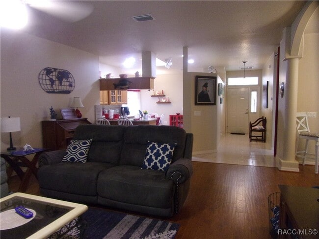 property at 3521 S Belgrave Dr