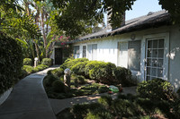 Hanakiki Garden Apartments in Santa Ana, CA - Foto de edificio - Building Photo