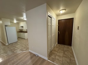 646 S Hawley Rd, Unit 206 in Milwaukee, WI - Foto de edificio - Building Photo