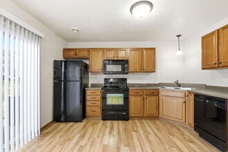 2608 N Career Ave in Sioux Falls, SD - Building Photo - Building Photo