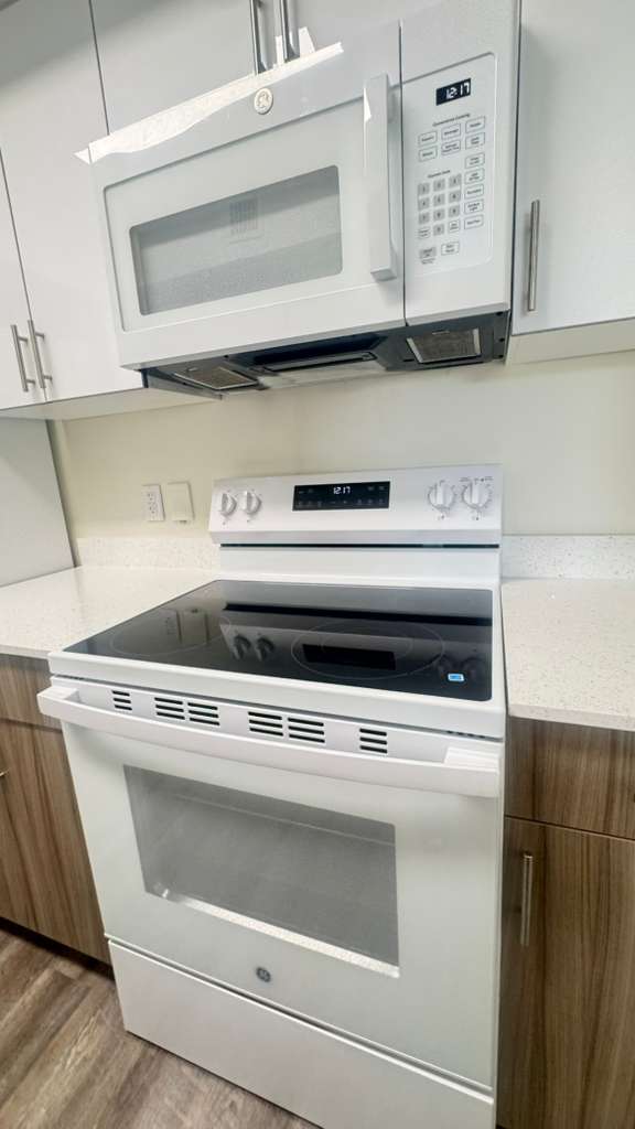 6777 NW 186th Ter, Unit B2 in Hialeah, FL - Building Photo - Building Photo