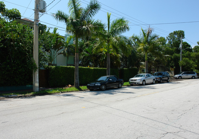 2921 Sheridan Ave in Miami Beach, FL - Foto de edificio - Building Photo