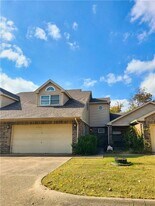 1020 W Cypress St in Rogers, AR - Building Photo