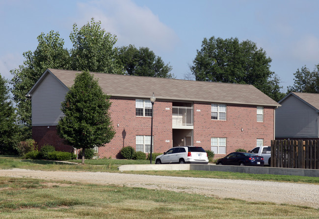 Sugar Creek Apartments in New Palestine, IN - Building Photo - Building Photo