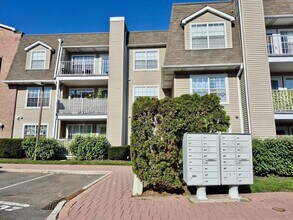 790 River Rd in Edgewater, NJ - Building Photo - Building Photo