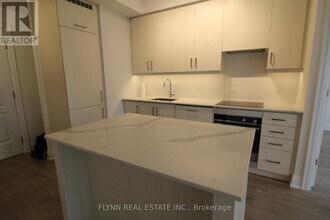 36 Elm Dr W in Mississauga, ON - Building Photo - Building Photo