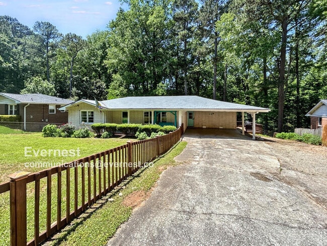 1584 Camelot Cir in Tucker, GA - Building Photo - Building Photo
