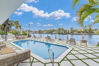 319 S Riverside Dr in Pompano Beach, FL - Building Photo - Building Photo