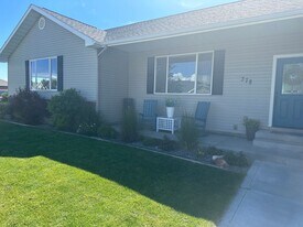 378 S Pine Ave in Sugar City, ID - Building Photo