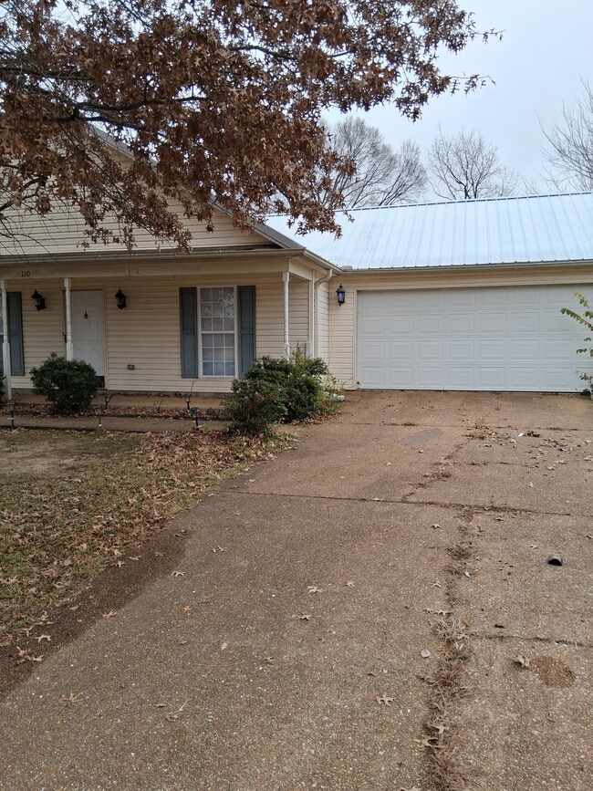 property at 120 Woods Edge Dr