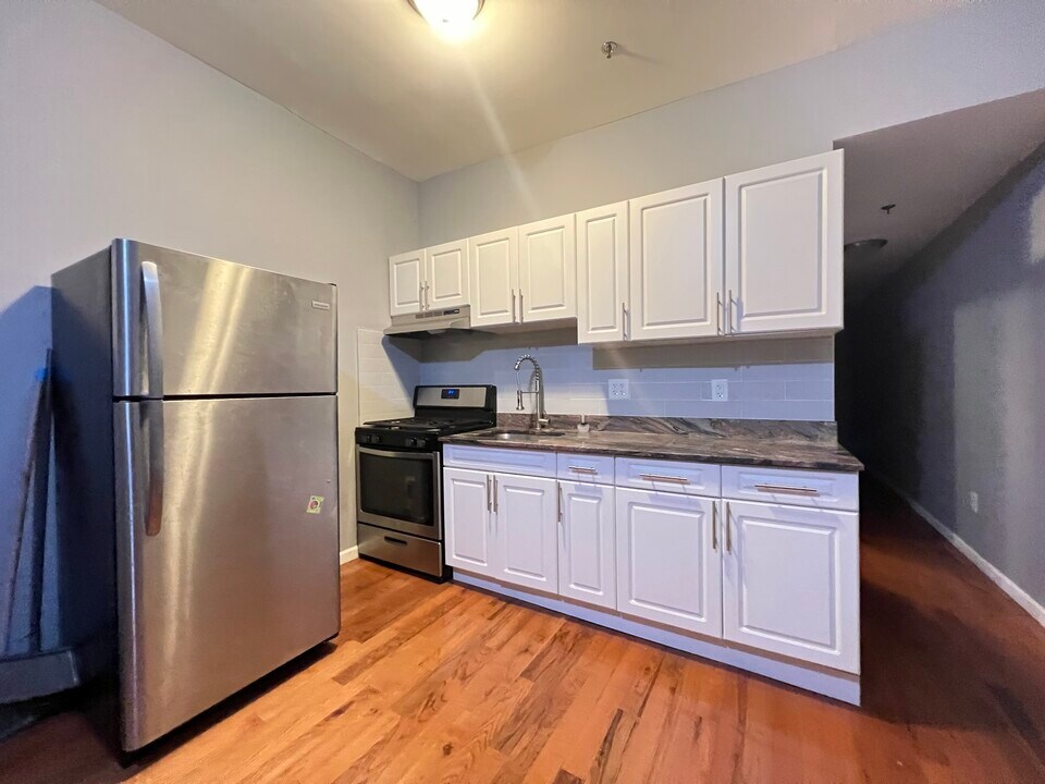 113 Ocean Ave, Unit 5 in Jersey City, NJ - Building Photo