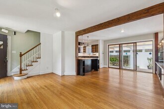 1610 N Greenbrier St in Arlington, VA - Building Photo - Building Photo