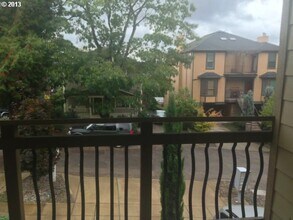 5007 S View Point Ter in Portland, OR - Building Photo - Building Photo