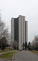 Manor House in Toronto, ON - Building Photo