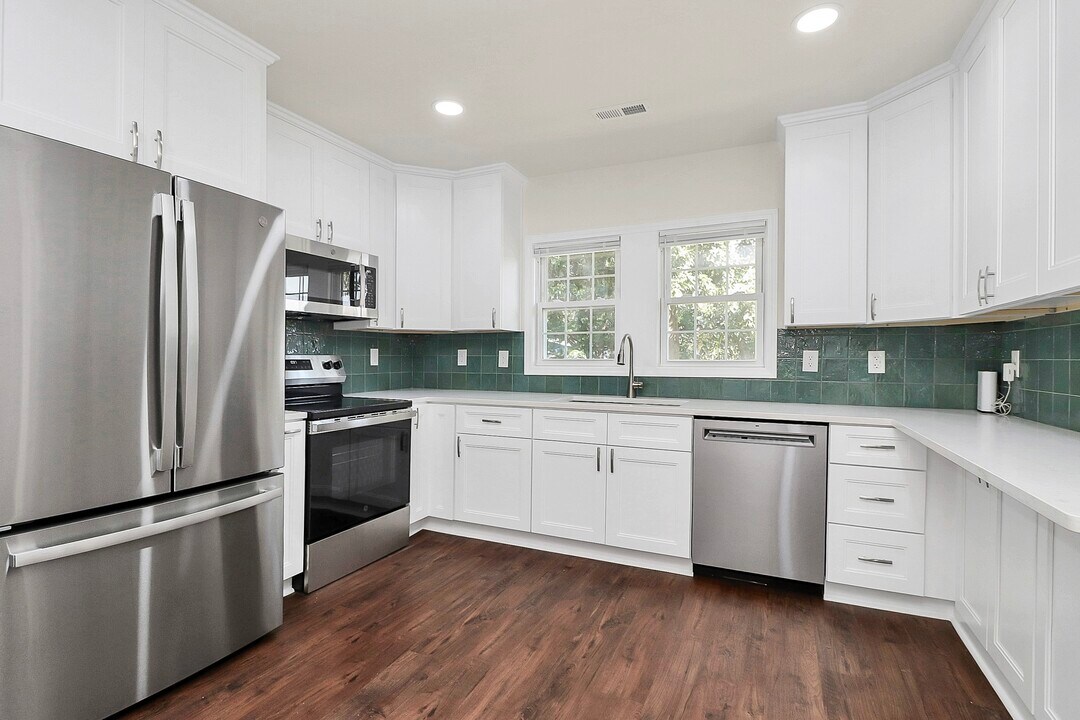 403 E 27th St, Unit Purple Room in Kannapolis, NC - Building Photo
